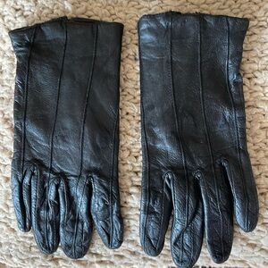 Lord and Taylor black leather gloves. Size 6.